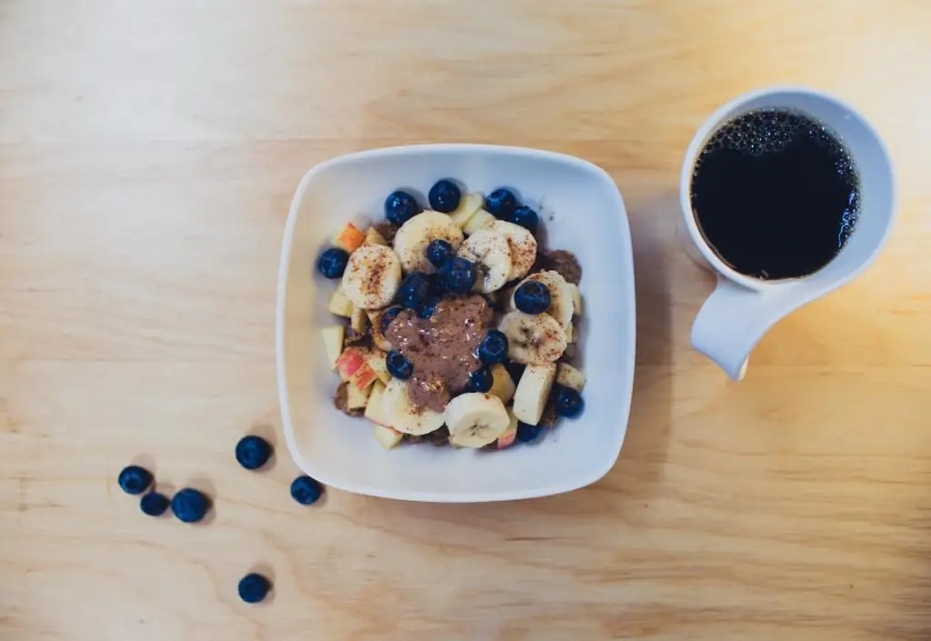 Perdre du poids après 40 ans. Petit-déjeuner, protéines et rythme